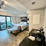 Flat Particular Incrivel No Hotel M. Ibirapuera Com Sacada!